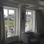 Kapitaenshaus Mit Hafenblick غريتسيل