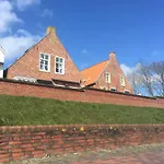 Kapitaenshaus Mit Hafenblick