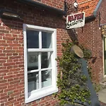 Kapitaenshaus Mit Hafenblick Apartment Greetsiel