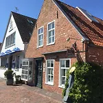 Kapitaenshaus Mit Hafenblick * Greetsiel