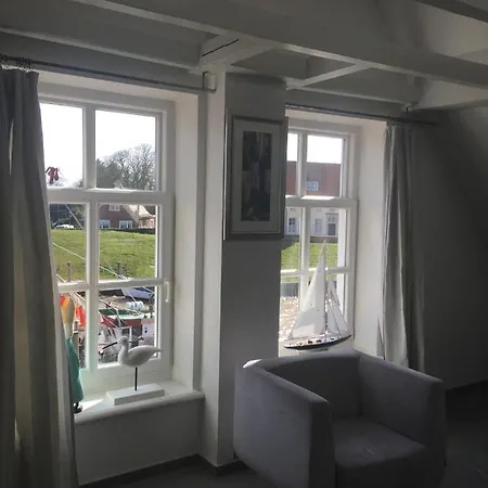 Kapitaenshaus Mit Hafenblick Гретзиль