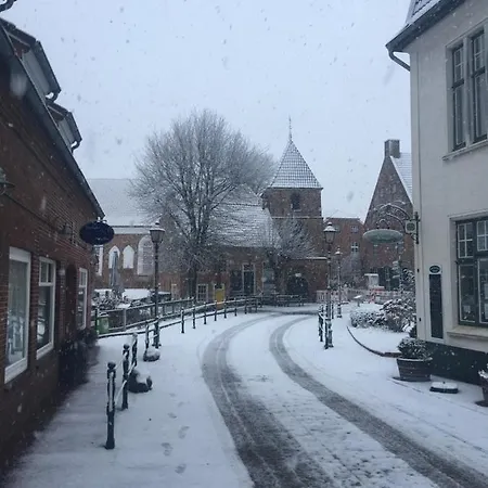 Kapitaenshaus Mit Hafenblick *