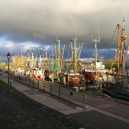 Kapitaenshaus Mit Hafenblick Greetsiel