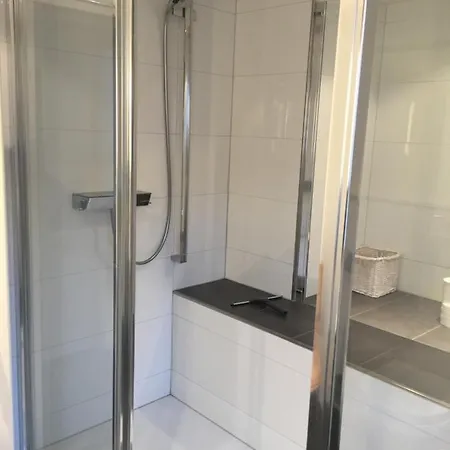 Апартаменты Kapitaenshaus Mit Hafenblick Гретзиль