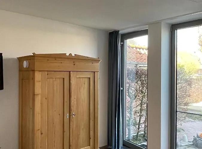 Kapitaenshaus Mit Hafenblick Appartamento Greetsiel