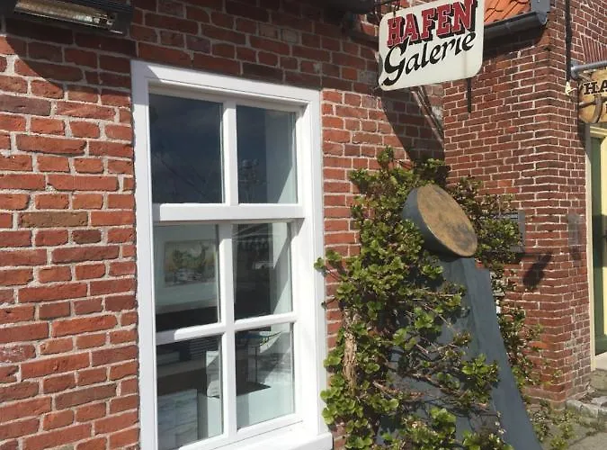 Kapitaenshaus Mit Hafenblick Appartamento Greetsiel