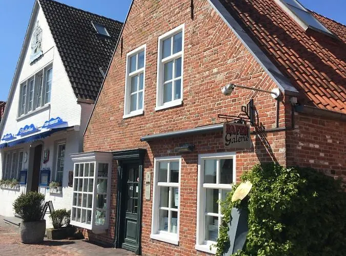 Kapitaenshaus Mit Hafenblick * Greetsiel